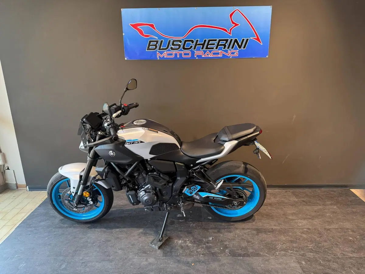 Yamaha MT-07 Y-AMT (2025 - 26) (8)
