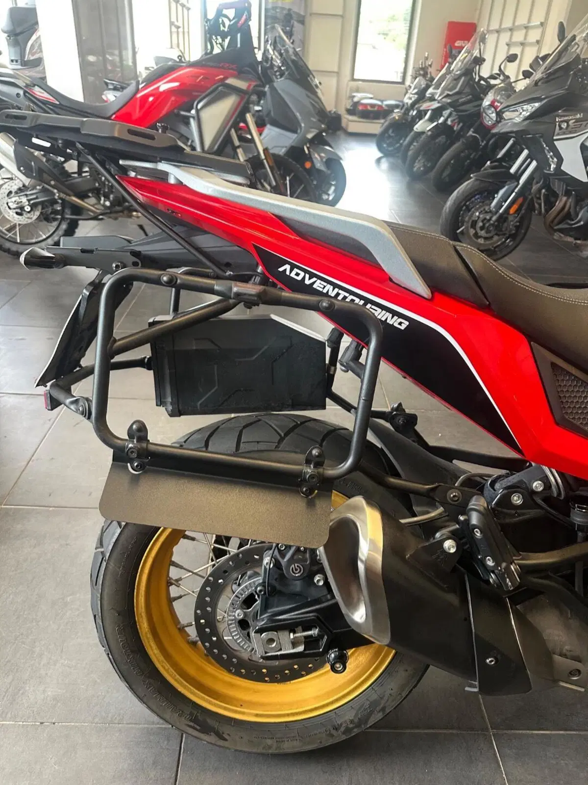 Moto Morini X-Cape 650 Gold Wheels Edition (2022 - 26) (7)