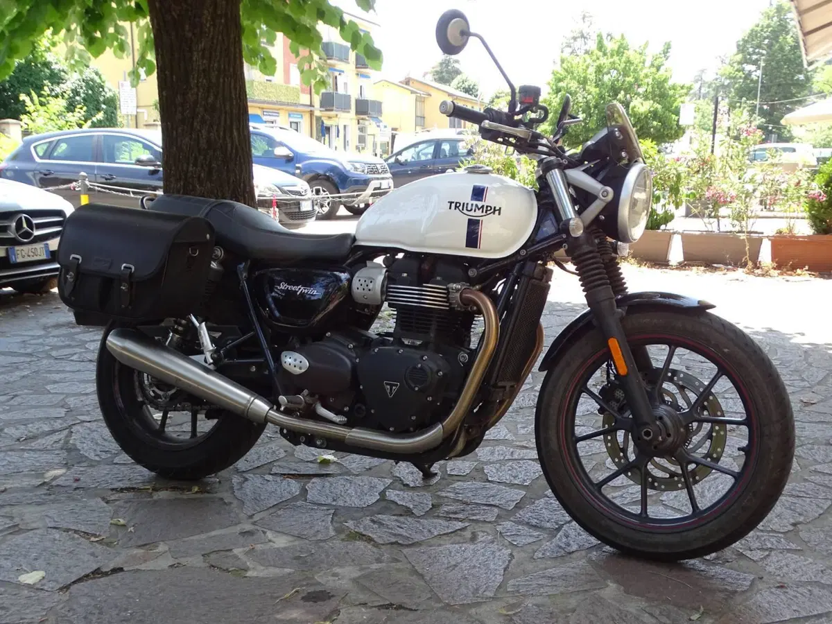 Triumph Street Twin 900 (2017 - 18) (3)