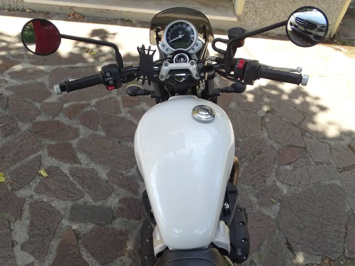 Triumph Street Twin 900 (2017 - 18) (5)