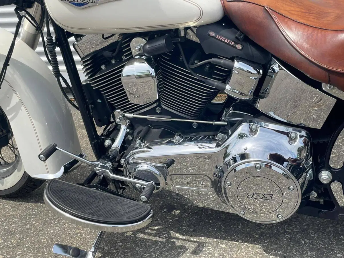 Harley-Davidson 1690 Heritage Classic (2011 - 17) - FLSTC (12)