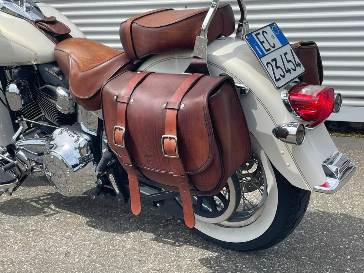 Harley-Davidson 1690 Heritage Classic (2011 - 17) - FLSTC (13)