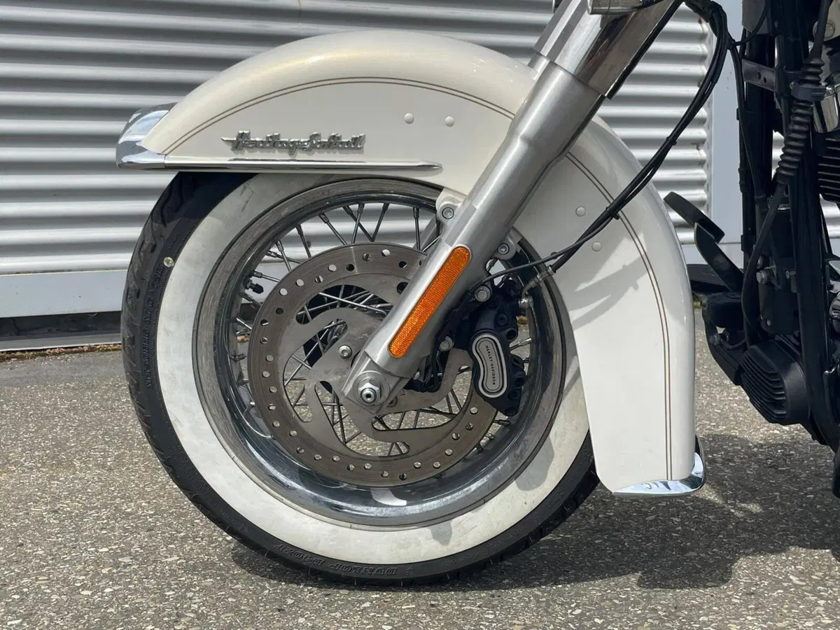 Harley-Davidson 1690 Heritage Classic (2011 - 17) - FLSTC (17)
