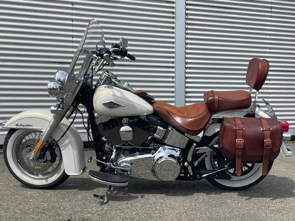 Harley-Davidson 1690 Heritage Classic (2011 - 17) - FLSTC (19)