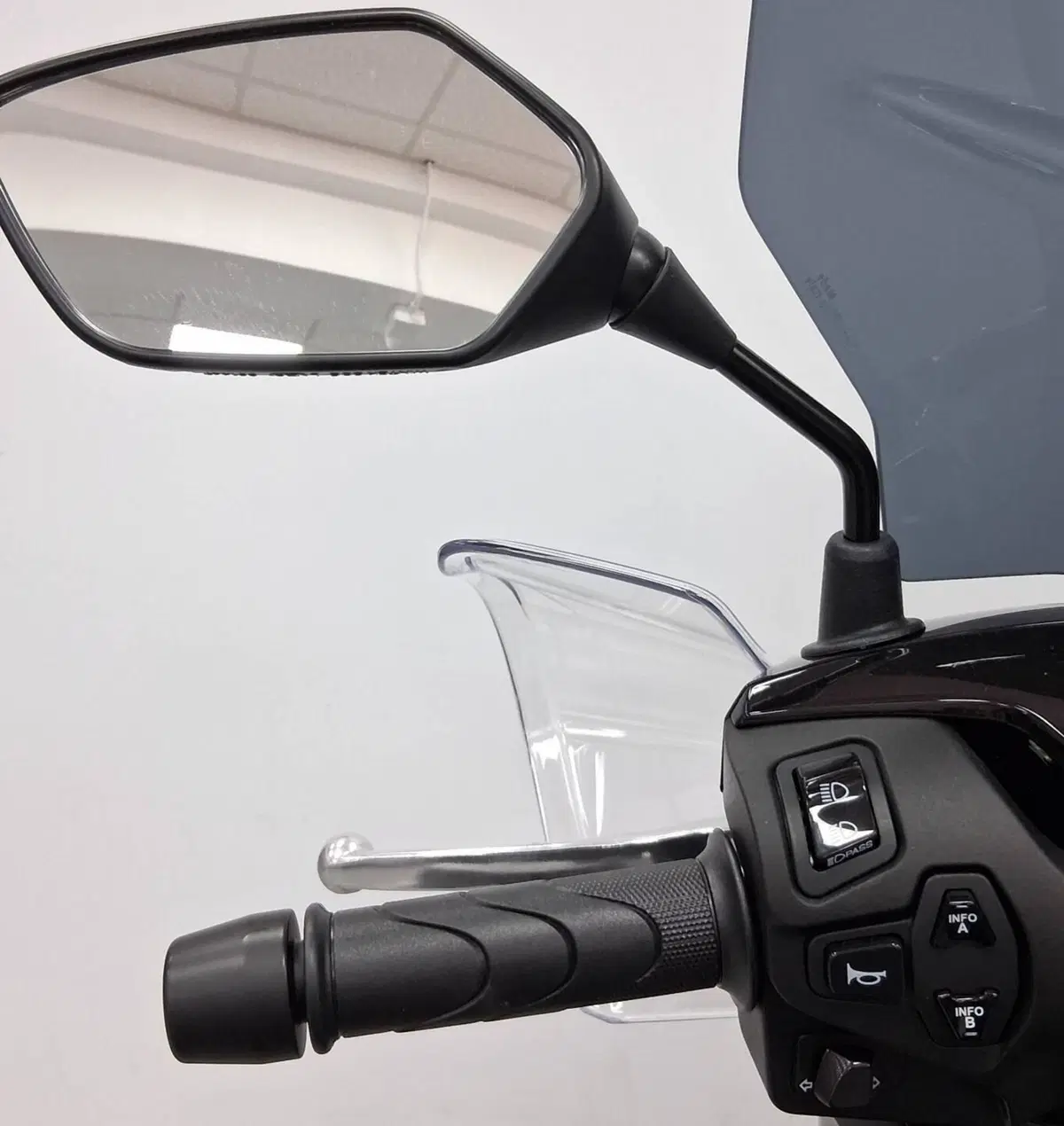 Honda SH 150i Sport (2024 - 25) (5)