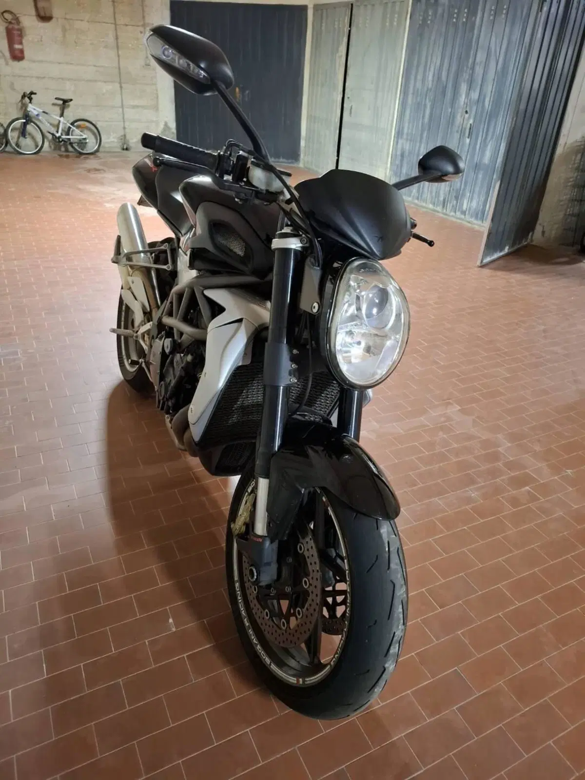 MV Agusta Brutale 990 R (2009 - 12) (4)
