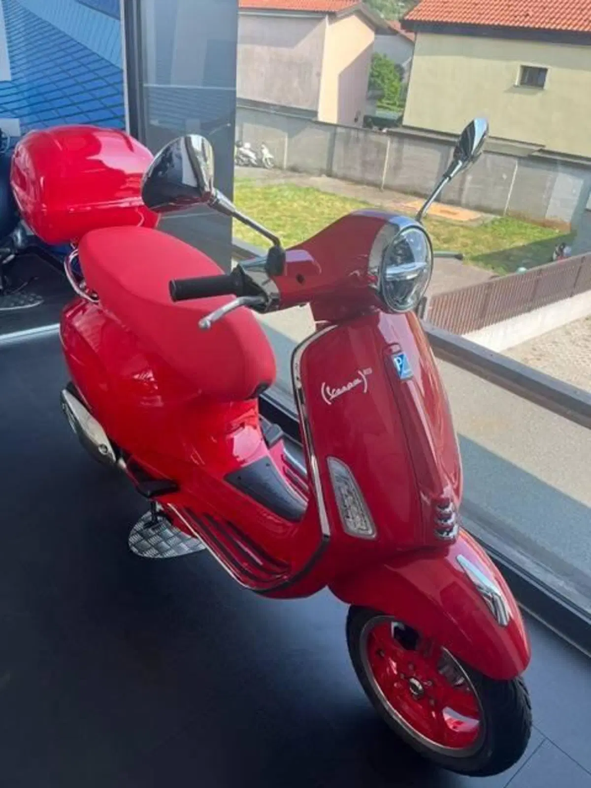 Vespa Primavera 125 RED (2025 - 26) (2)