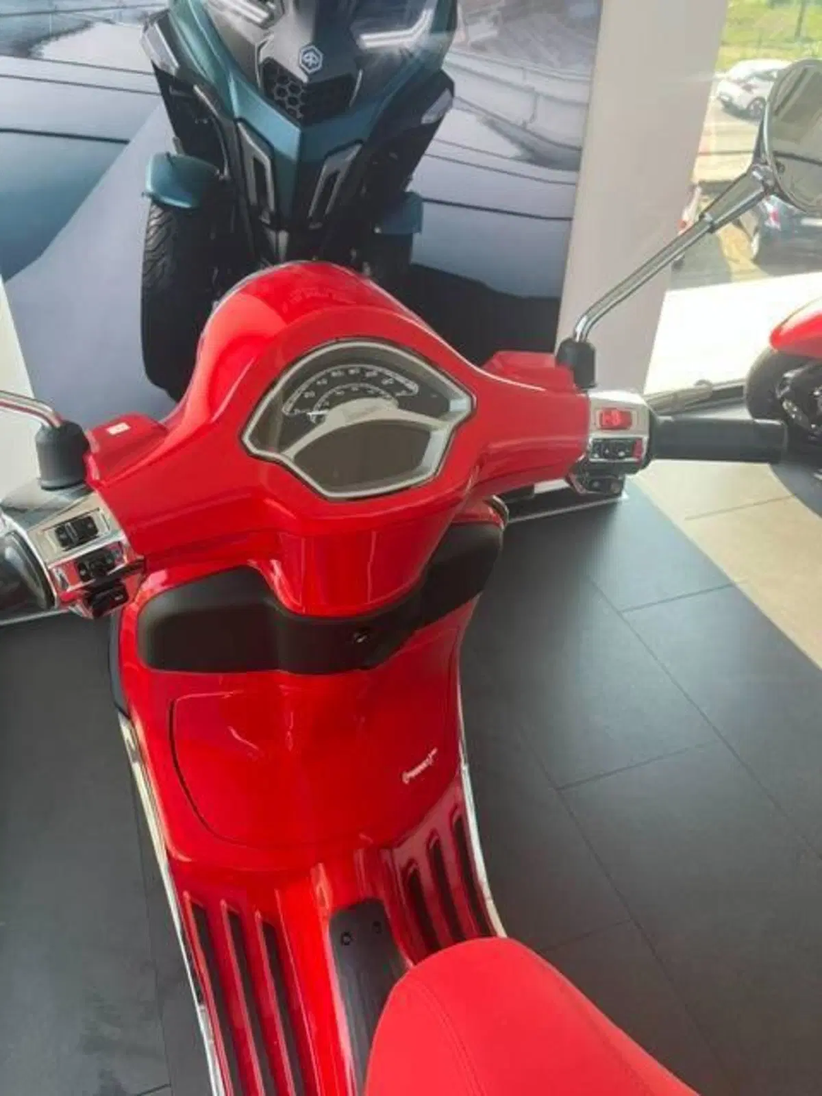 Vespa Primavera 125 RED (2025 - 26) (6)