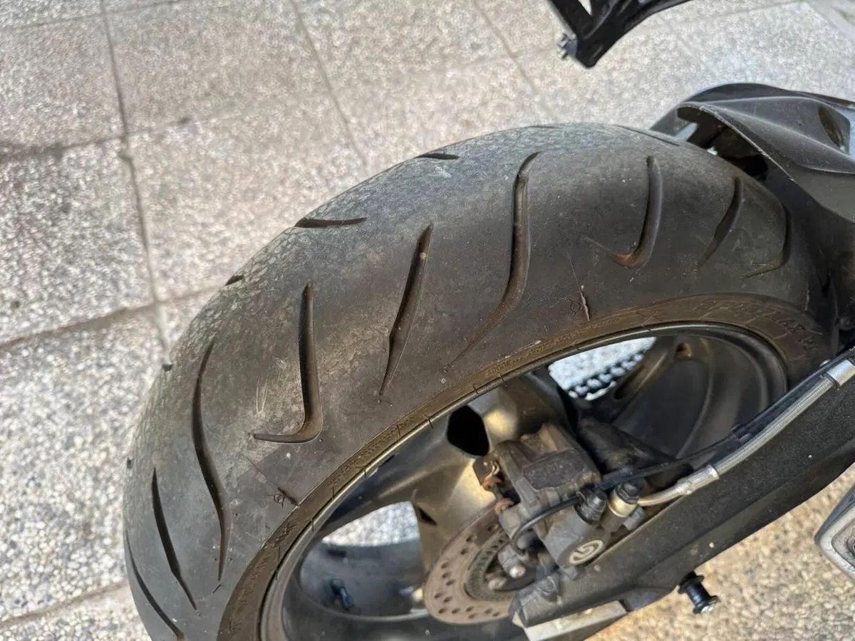 Triumph Street Triple 765 R (2023 - 26) (8)