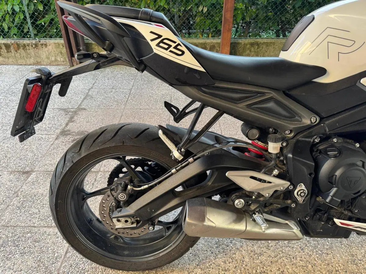 Triumph Street Triple 765 R (2023 - 26) (4)