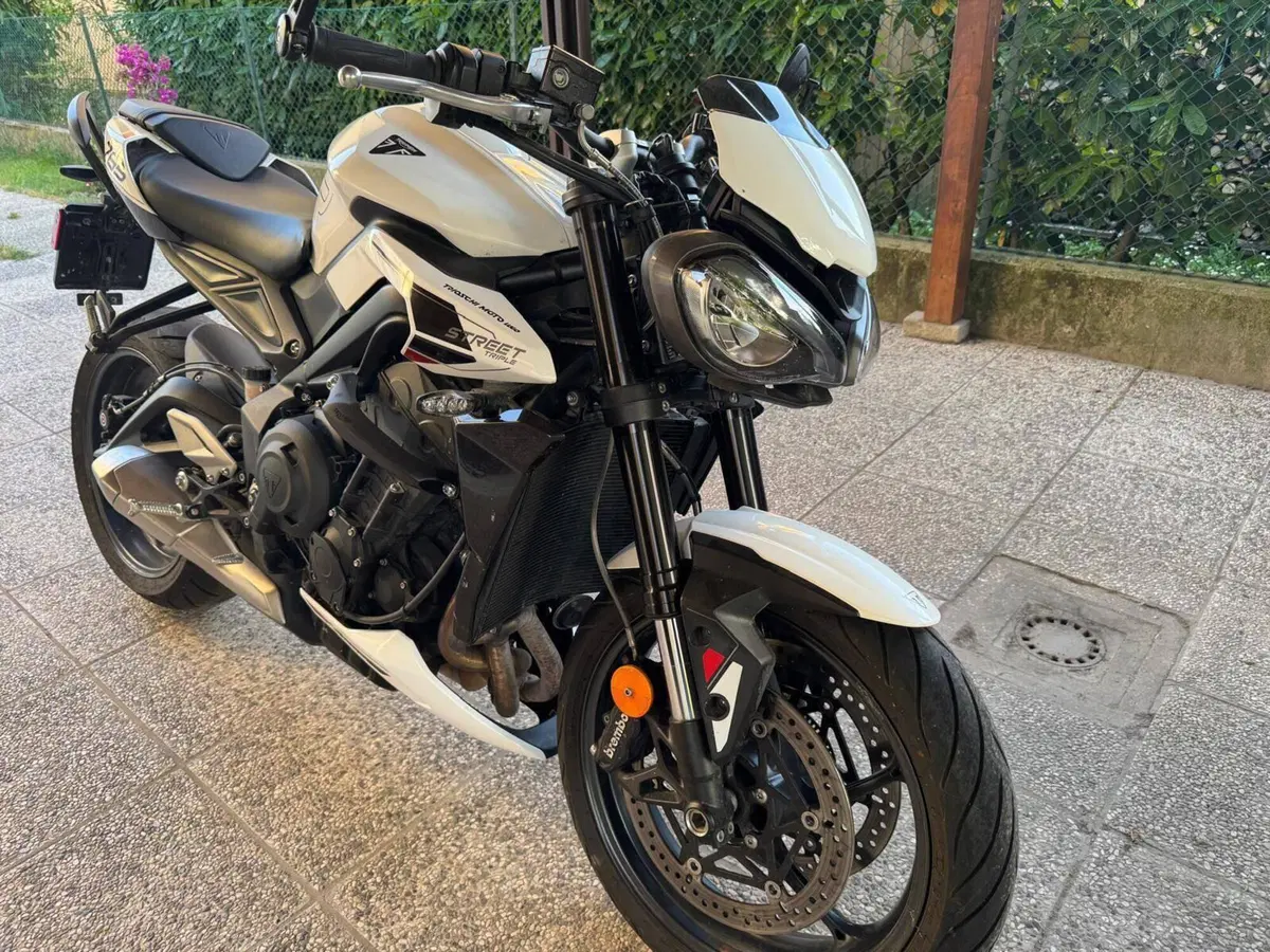 Triumph Street Triple 765 R (2023 - 26) (3)