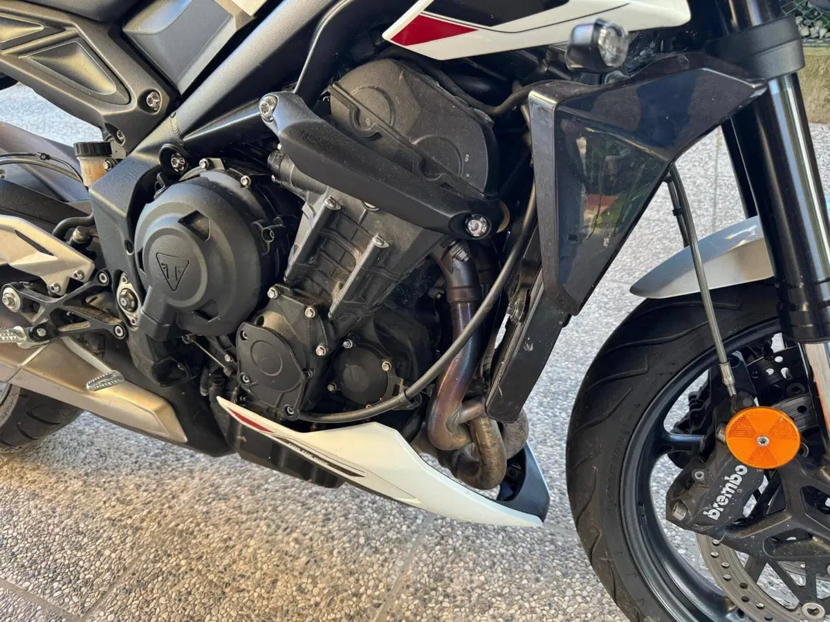 Triumph Street Triple 765 R (2023 - 26) (6)