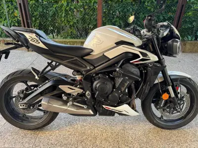 Triumph Street Triple 765 R (2023 - 26) usata