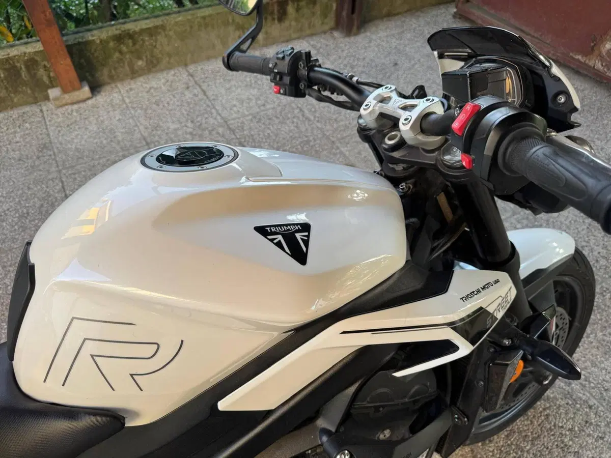 Triumph Street Triple 765 R (2023 - 26) (7)