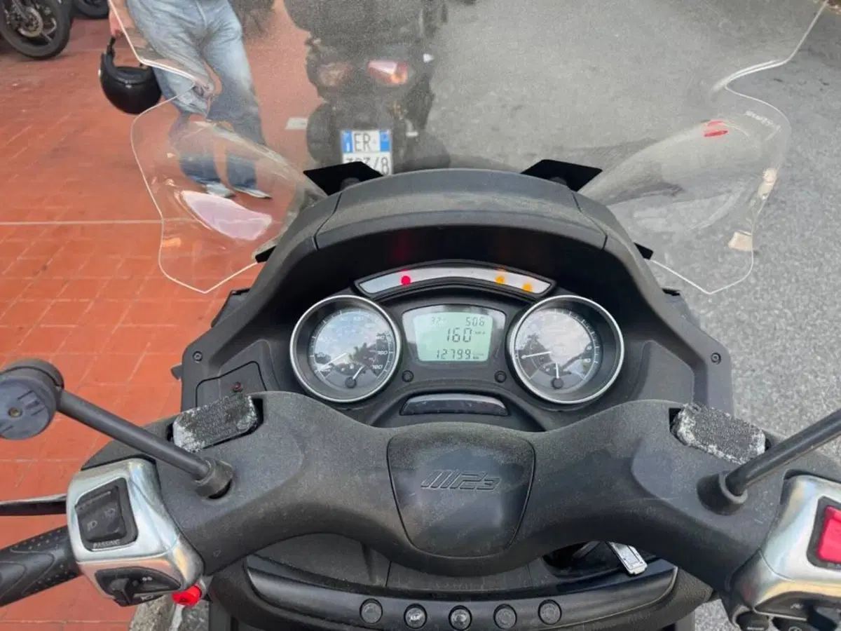 Piaggio Mp3 350 ie ABS (2018 - 19) (2)