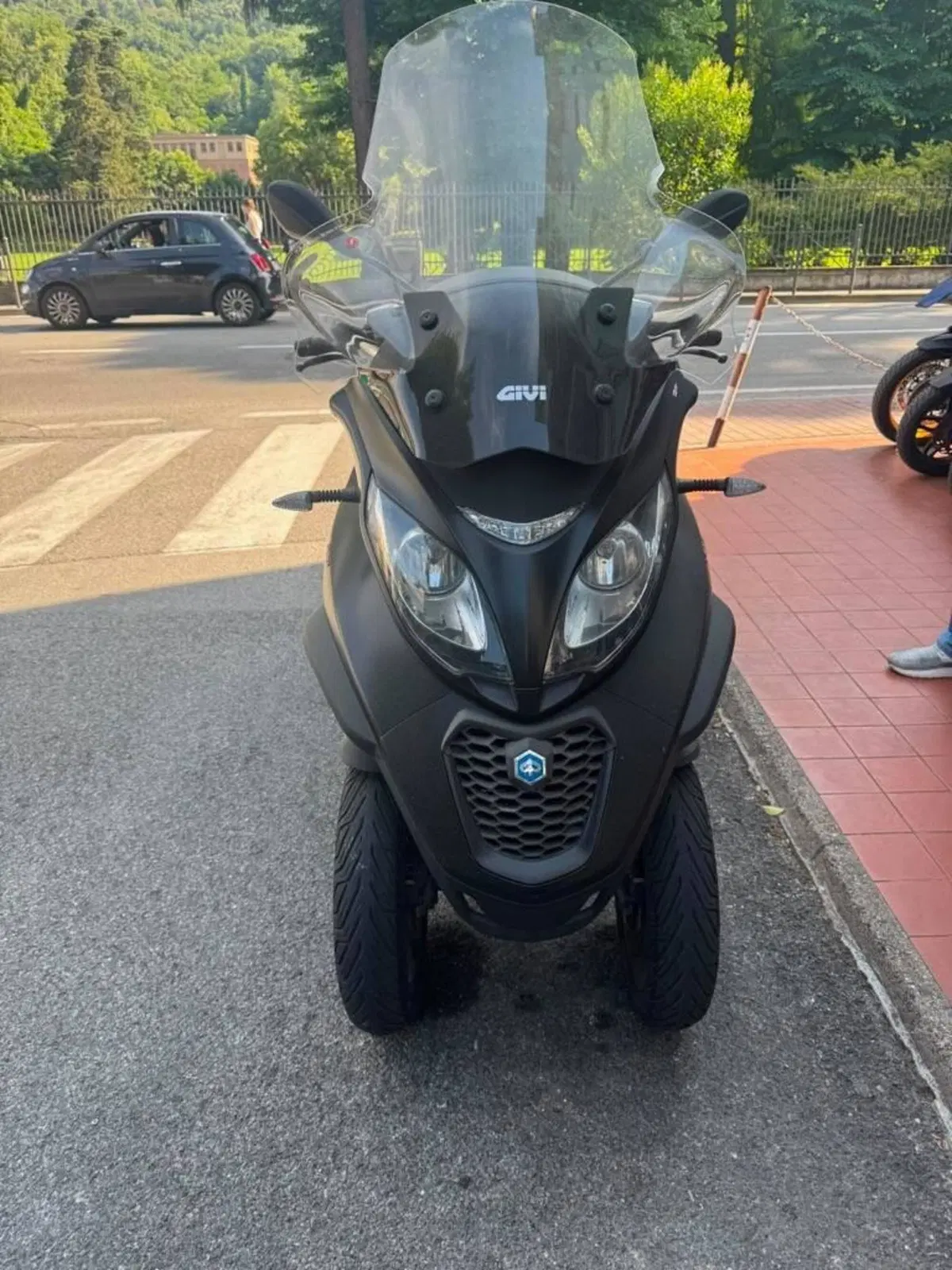 Piaggio Mp3 350 ie ABS (2018 - 19) (4)