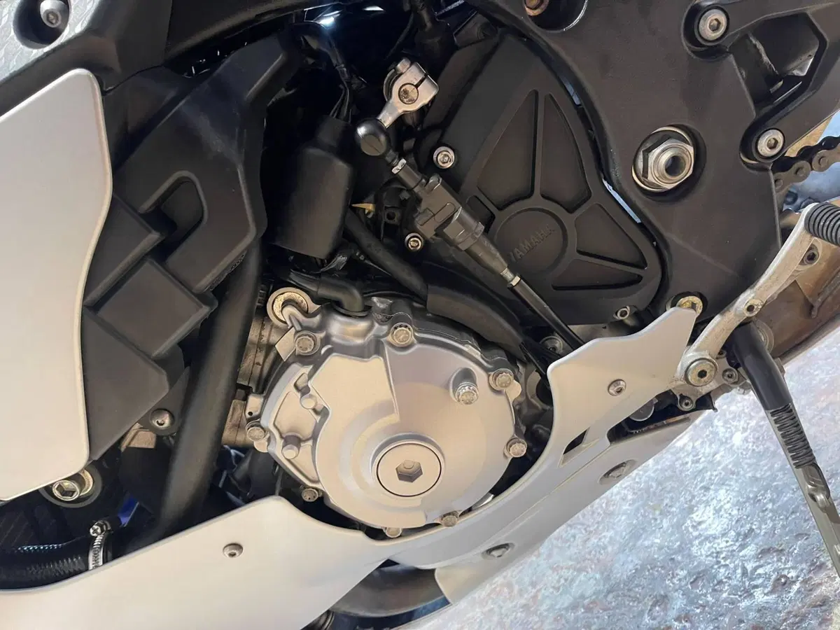 Yamaha YZF R1 (2015 - 16) (15)