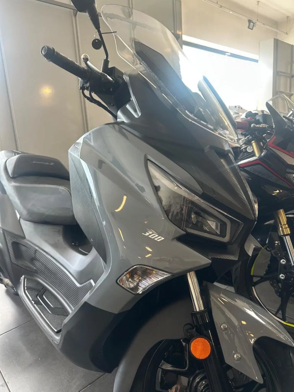 Sym Joymax 300 Z+ (2021 - 24) (3)