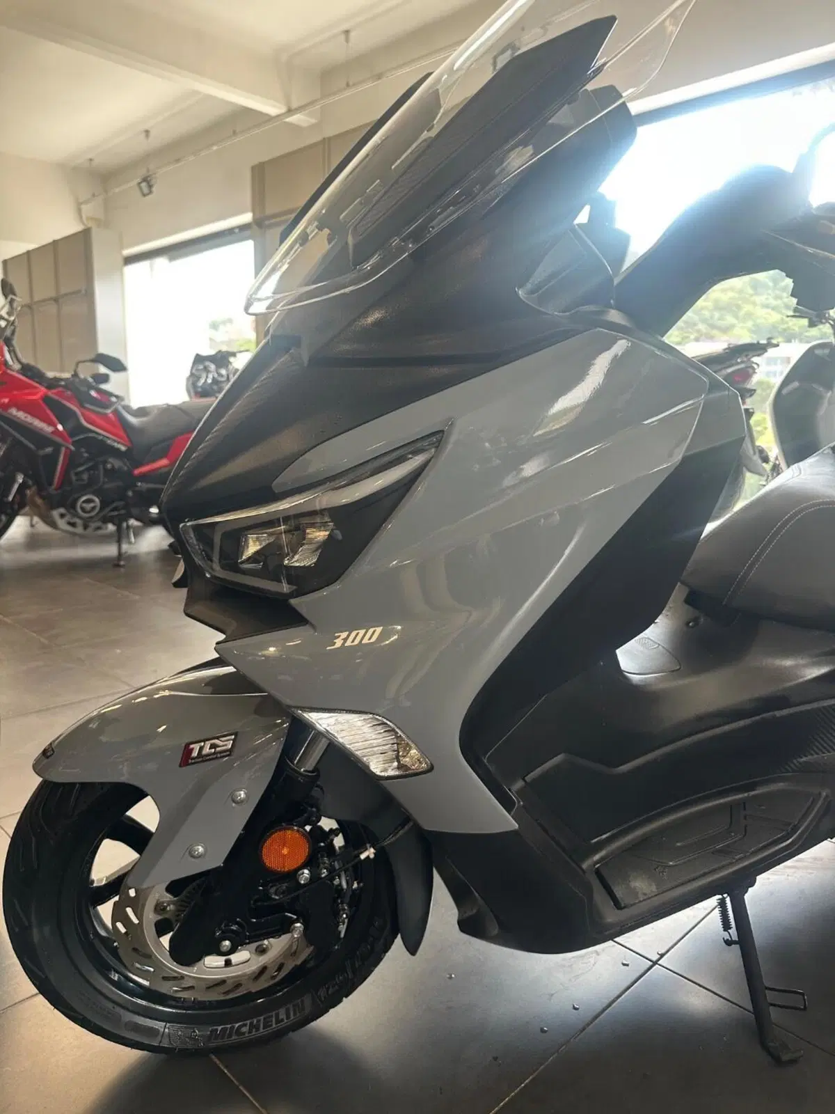 Sym Joymax 300 Z+ (2021 - 24) (4)