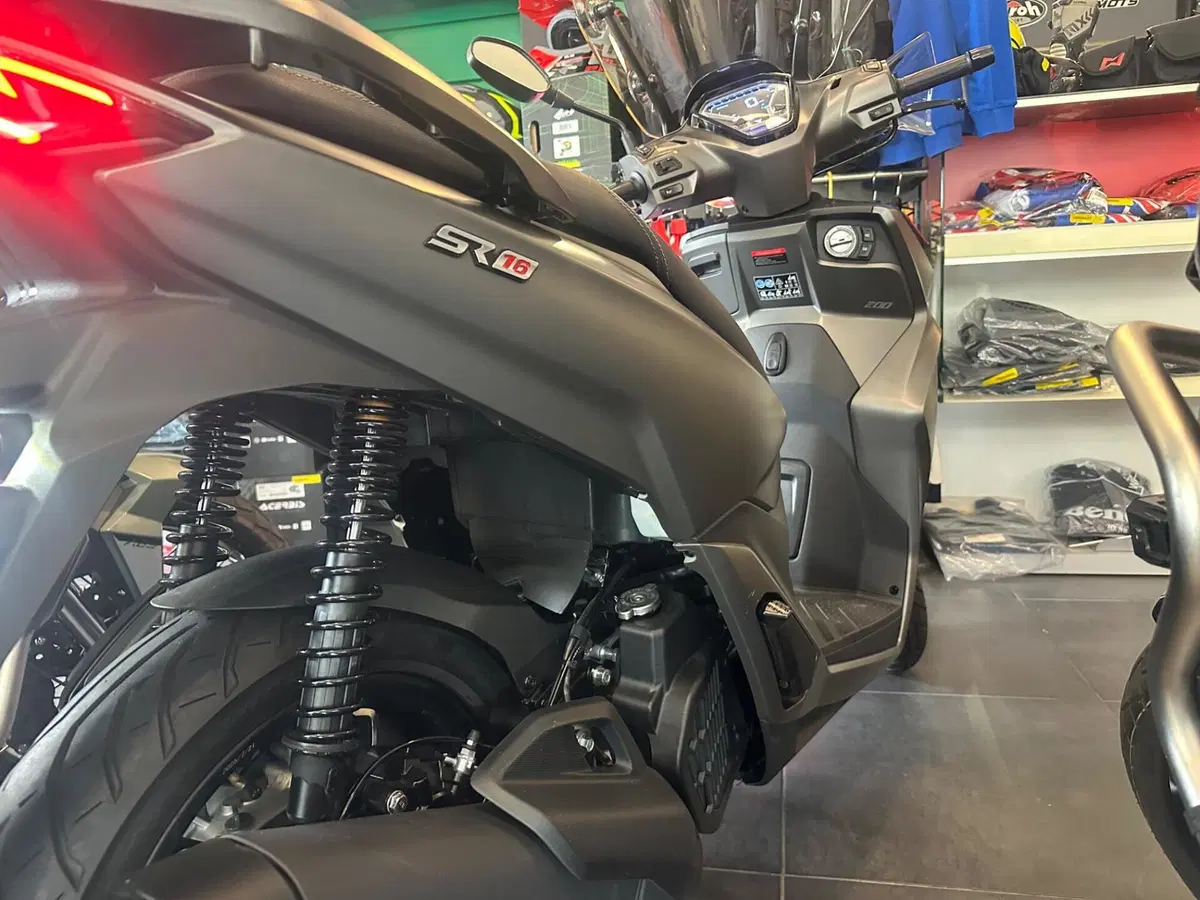 Voge Sfida SR16 200 (2025 - 26) (9)
