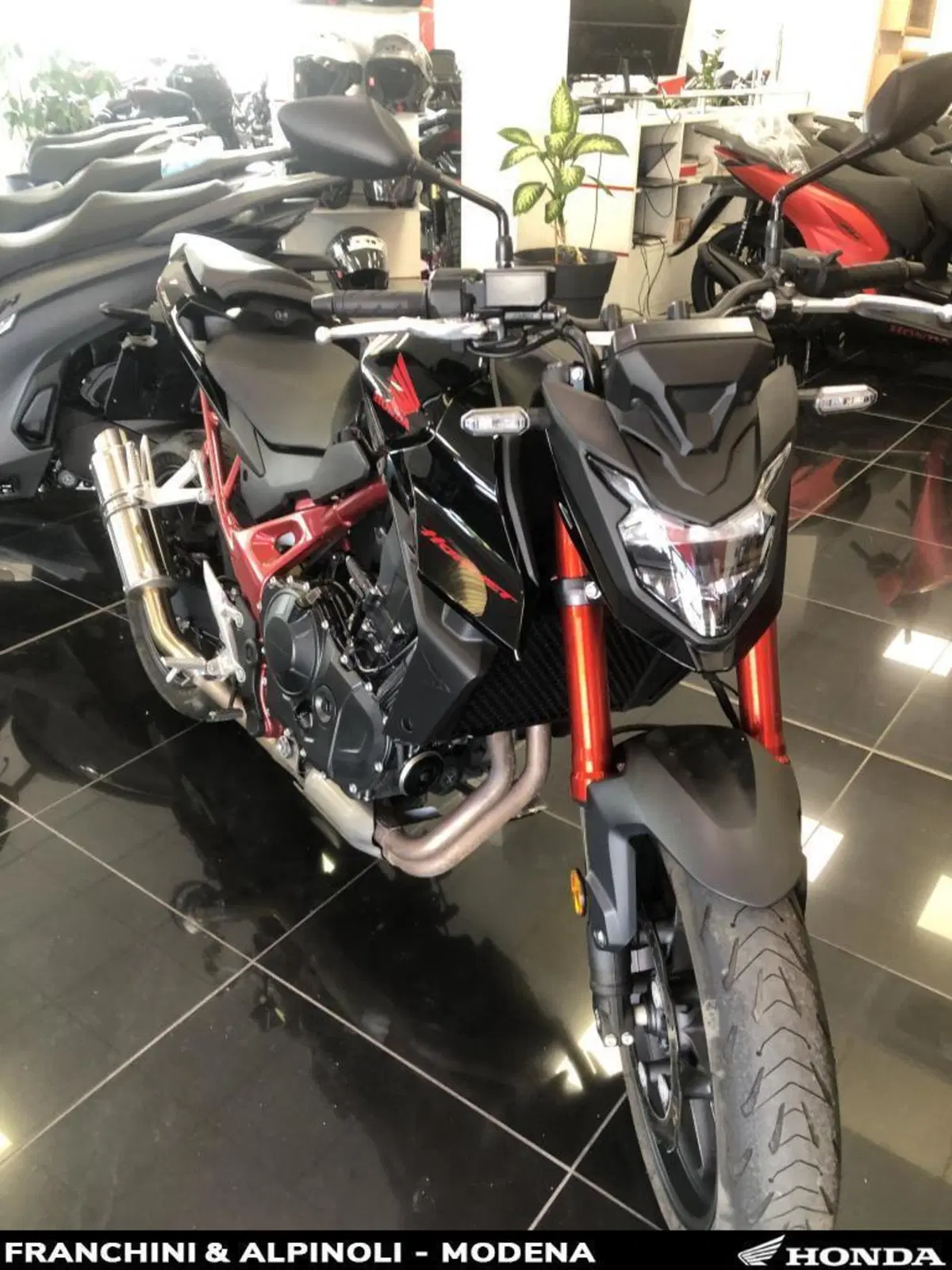 Honda CB 750 Hornet (2023 - 24) (8)