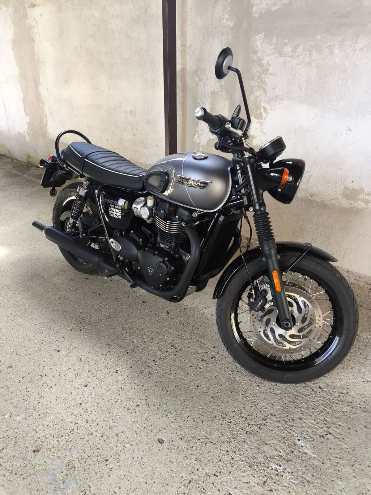 Triumph Bonneville T120 Black (2021 - 25) (4)
