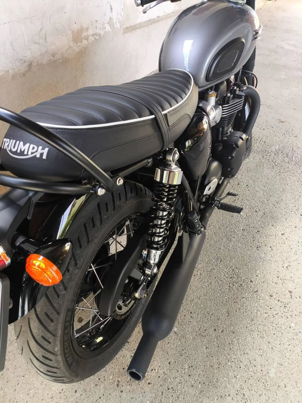 Triumph Bonneville T120 Black (2021 - 25) (5)