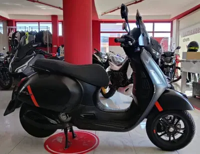 Vespa GTS 300 Super Sport (2023 - 24) usata