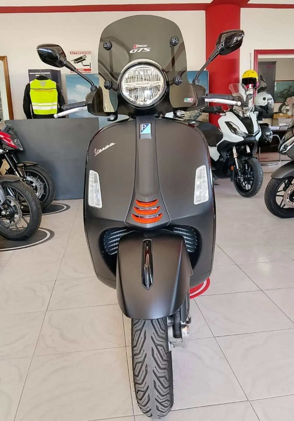 Vespa GTS 300 Super Sport (2023 - 24) (2)