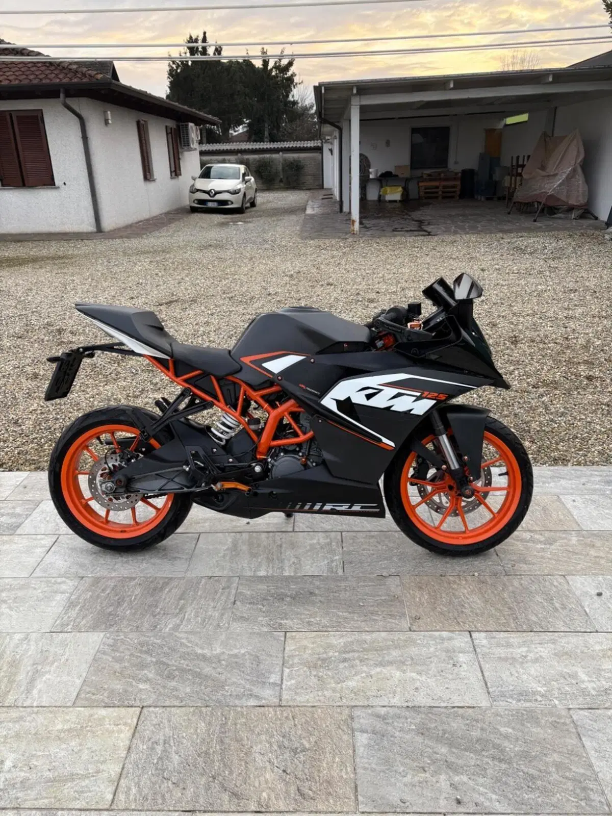 KTM RC 125 ABS (2015 - 16) (2)
