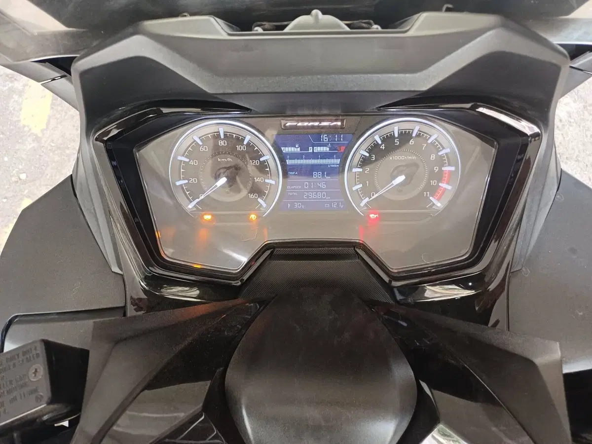 Honda Forza 350 (2022 - 24) (6)
