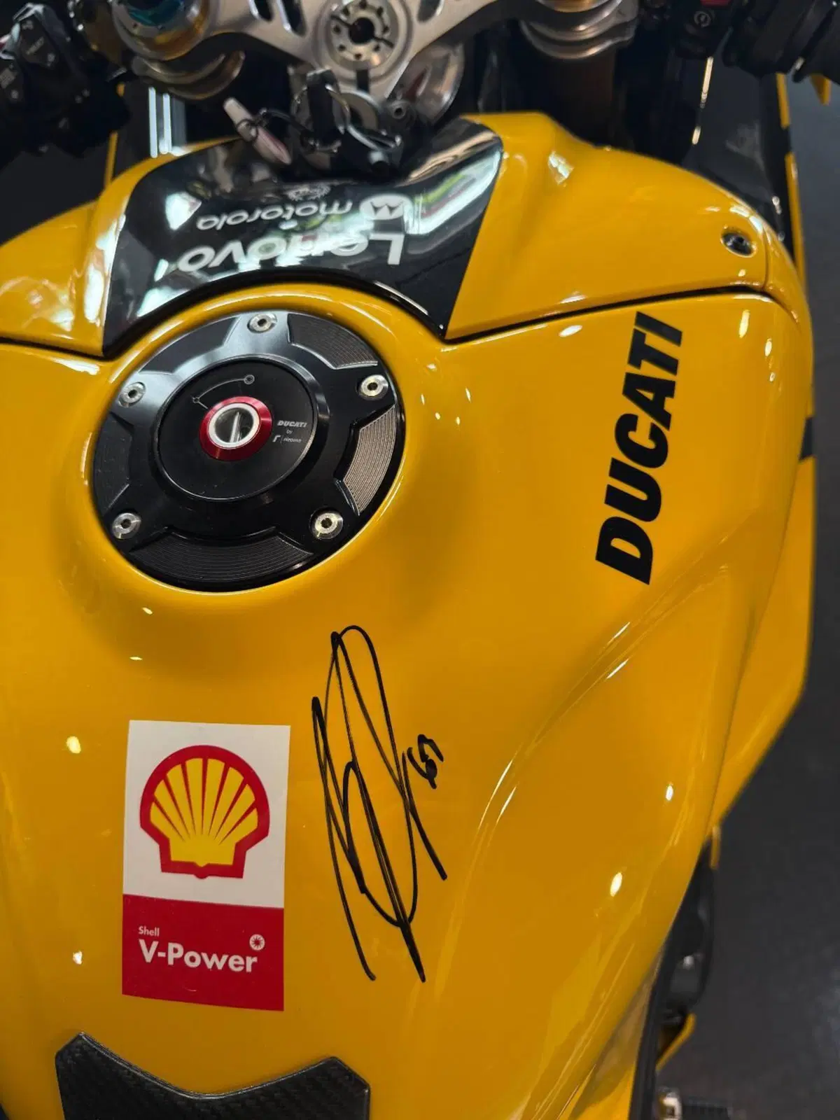 Ducati Panigale V4 Bagnaia 2023 World Champion Replica (2024) (5)