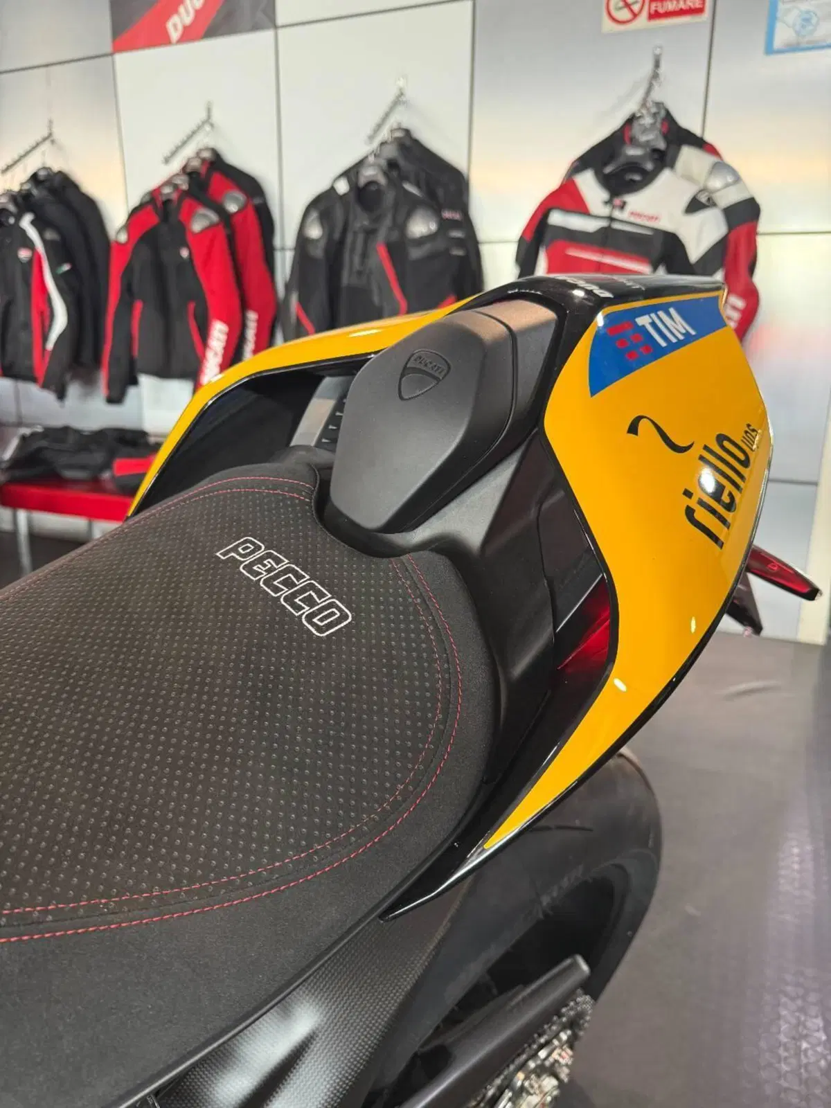 Ducati Panigale V4 Bagnaia 2023 World Champion Replica (2024) (6)