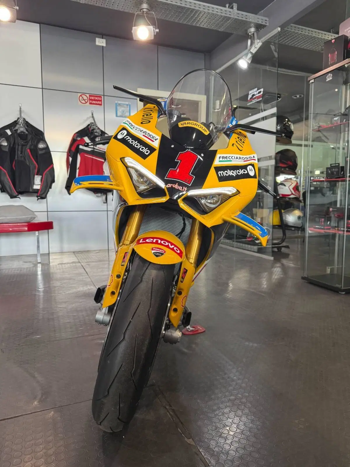 Ducati Panigale V4 Bagnaia 2023 World Champion Replica (2024) (7)