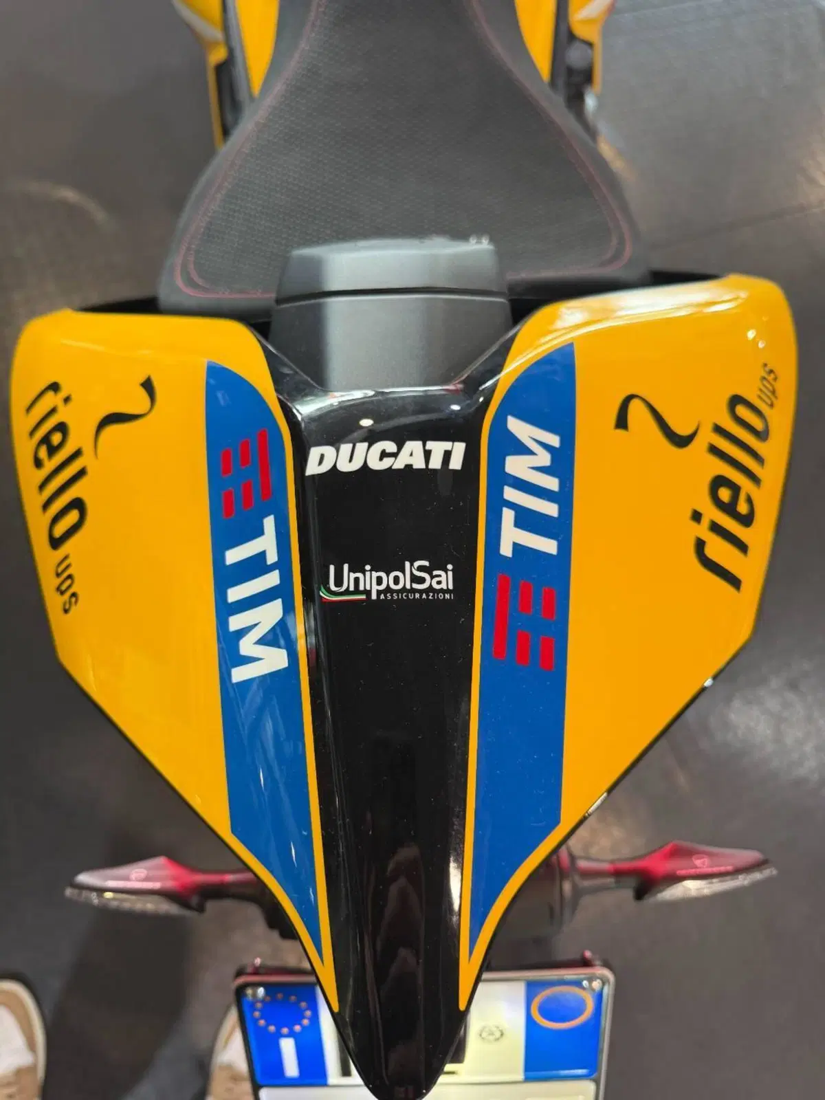 Ducati Panigale V4 Bagnaia 2023 World Champion Replica (2024) (10)
