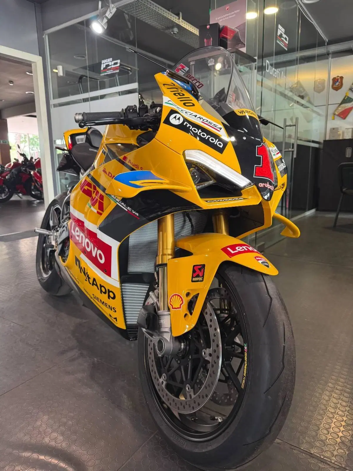 Ducati Panigale V4 Bagnaia 2023 World Champion Replica (2024) (12)