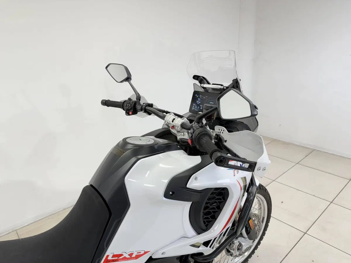 MV Agusta LXP Orioli (2024 - 26) (8)