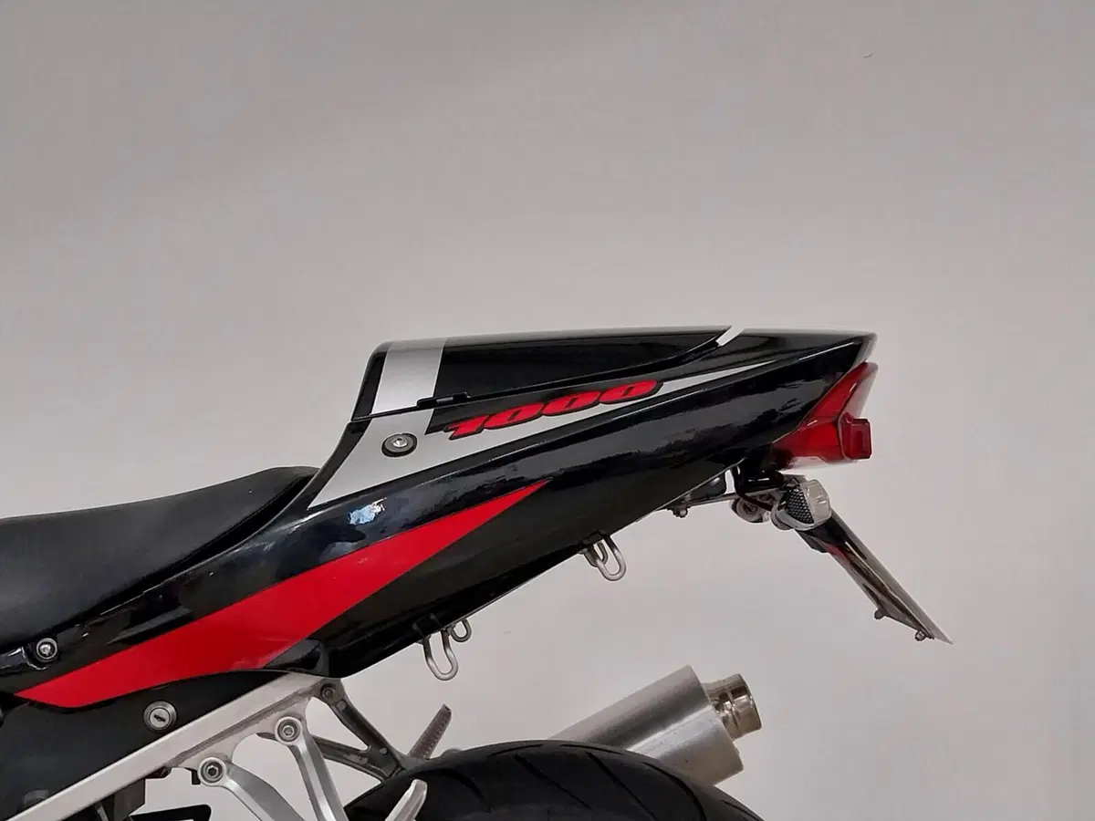 Suzuki GSX-R1000 (2000 - 02) (9)