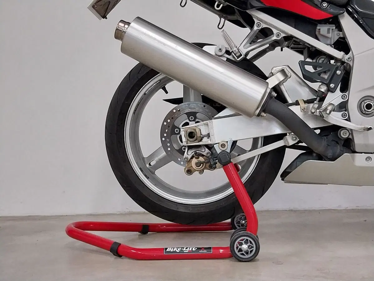 Suzuki GSX-R1000 (2000 - 02) (10)