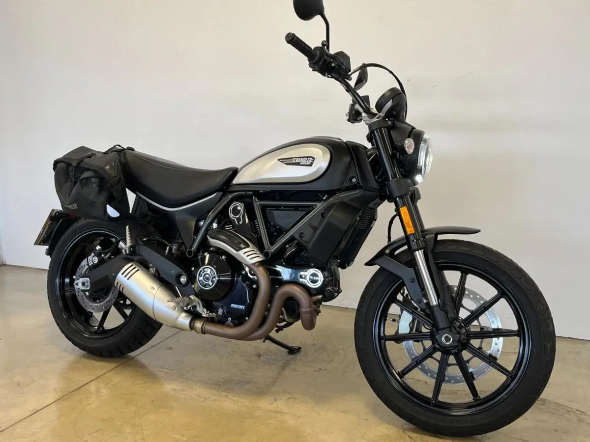 Ducati Scrambler 800 Icon Dark (2021 - 22) (2)