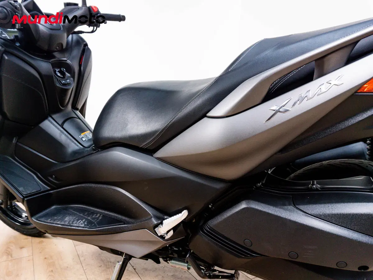 Yamaha X-Max 300 Tech Max (2020) (10)