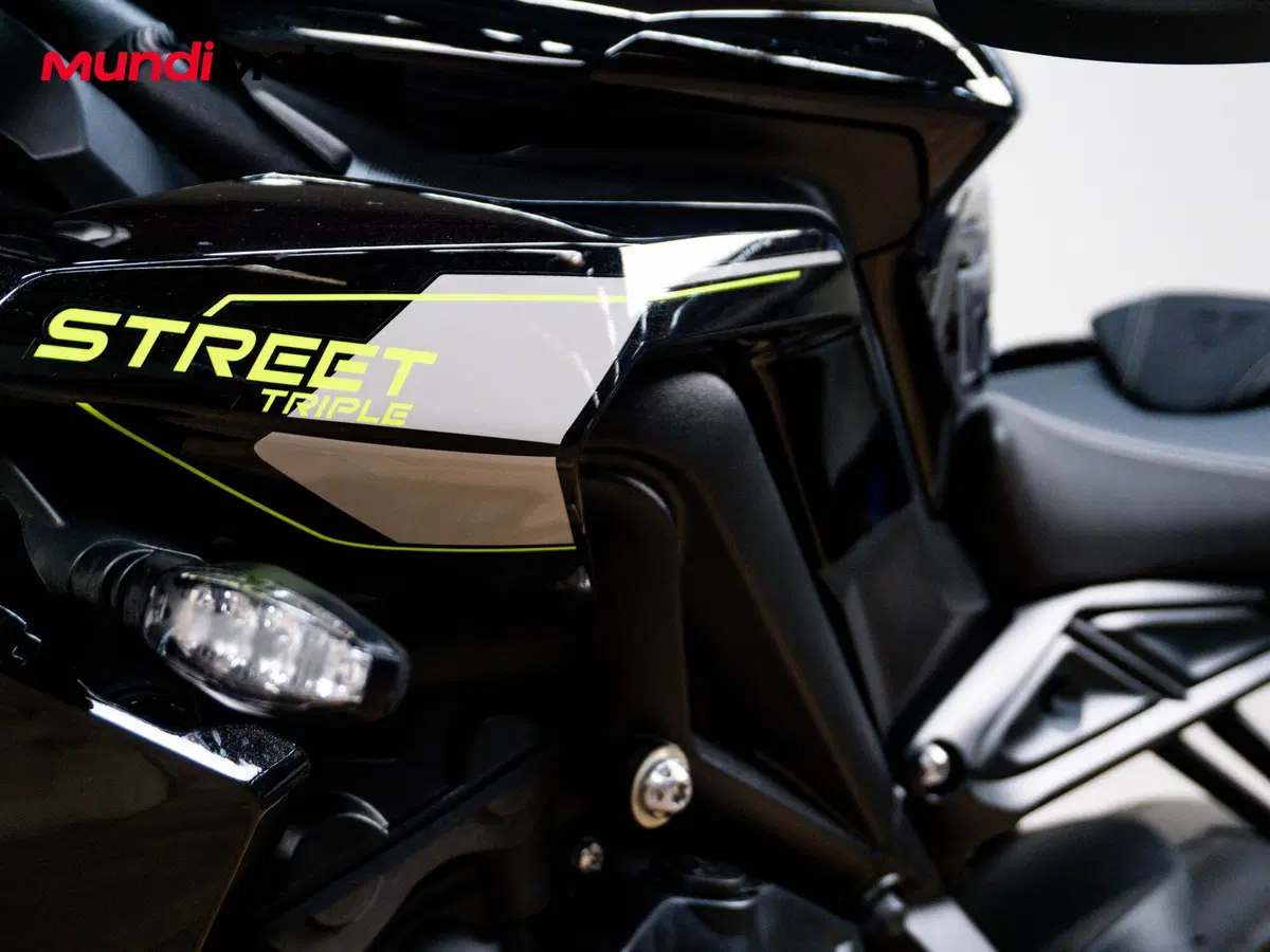 Triumph Street Triple 765 RS (2023 - 26) (14)