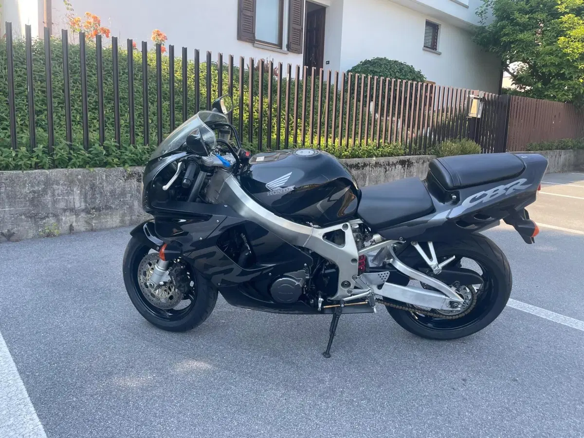 Honda CBR 900 RR (2)