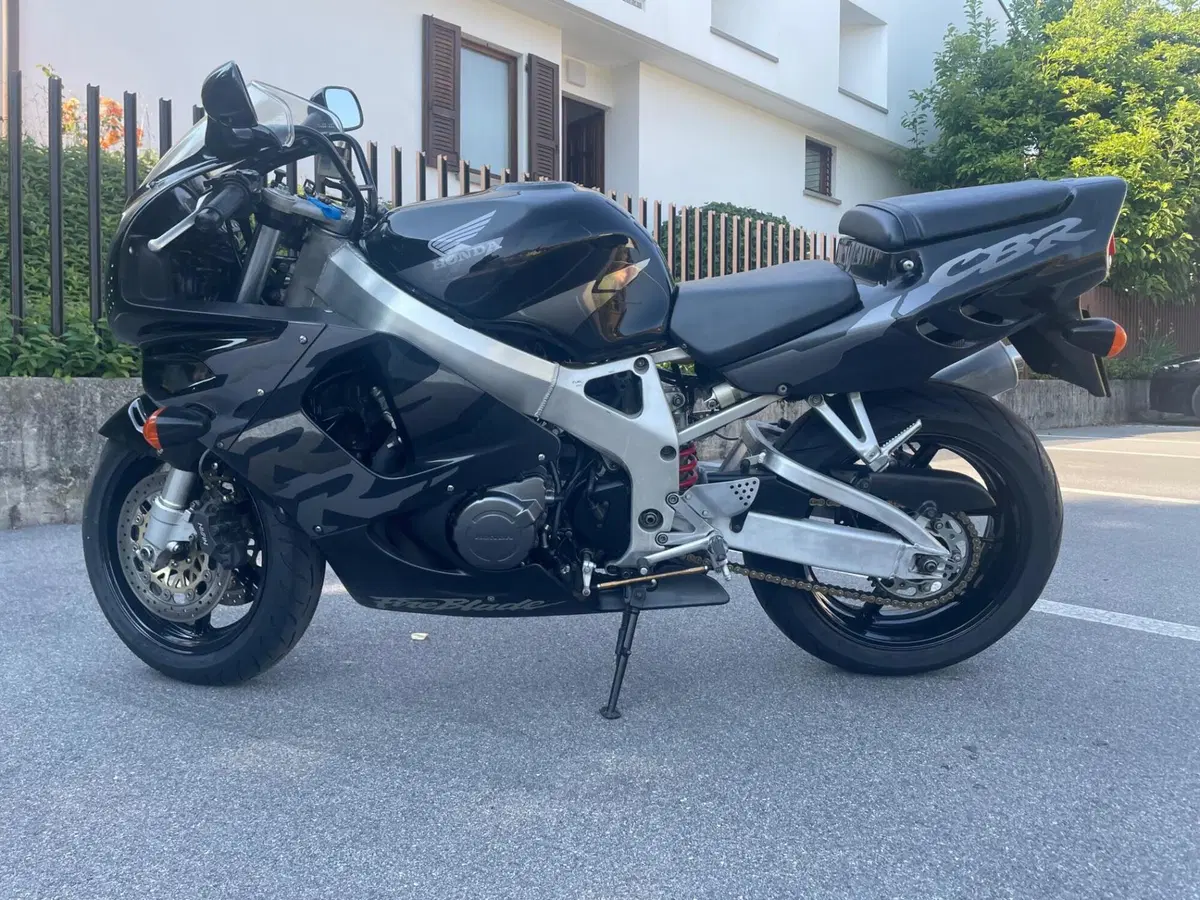 Honda CBR 900 RR (6)