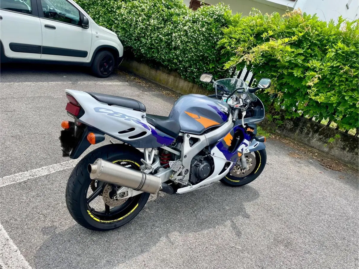 Honda CBR 900 RR Fireblade (2)