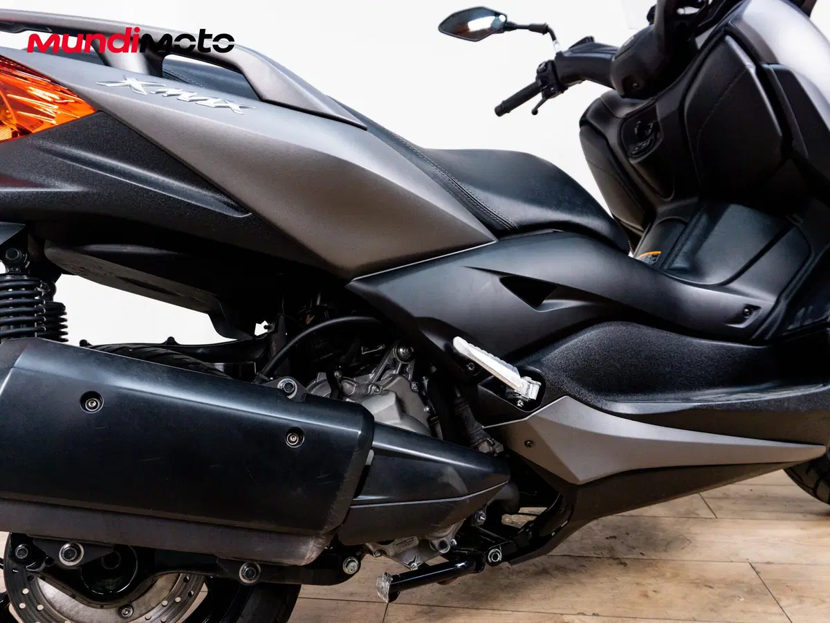 Yamaha X-Max 300 Tech Max (2020) (3)