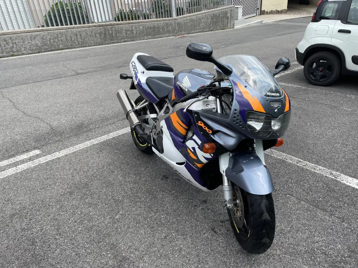 Honda CBR 900 RR Fireblade (5)