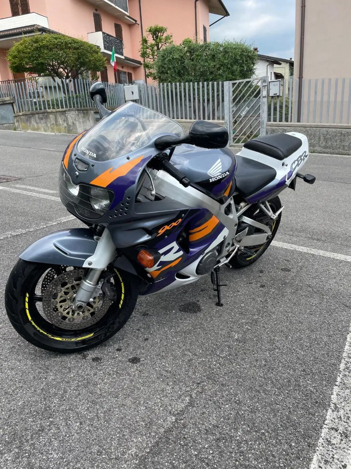 Honda CBR 900 RR Fireblade (6)