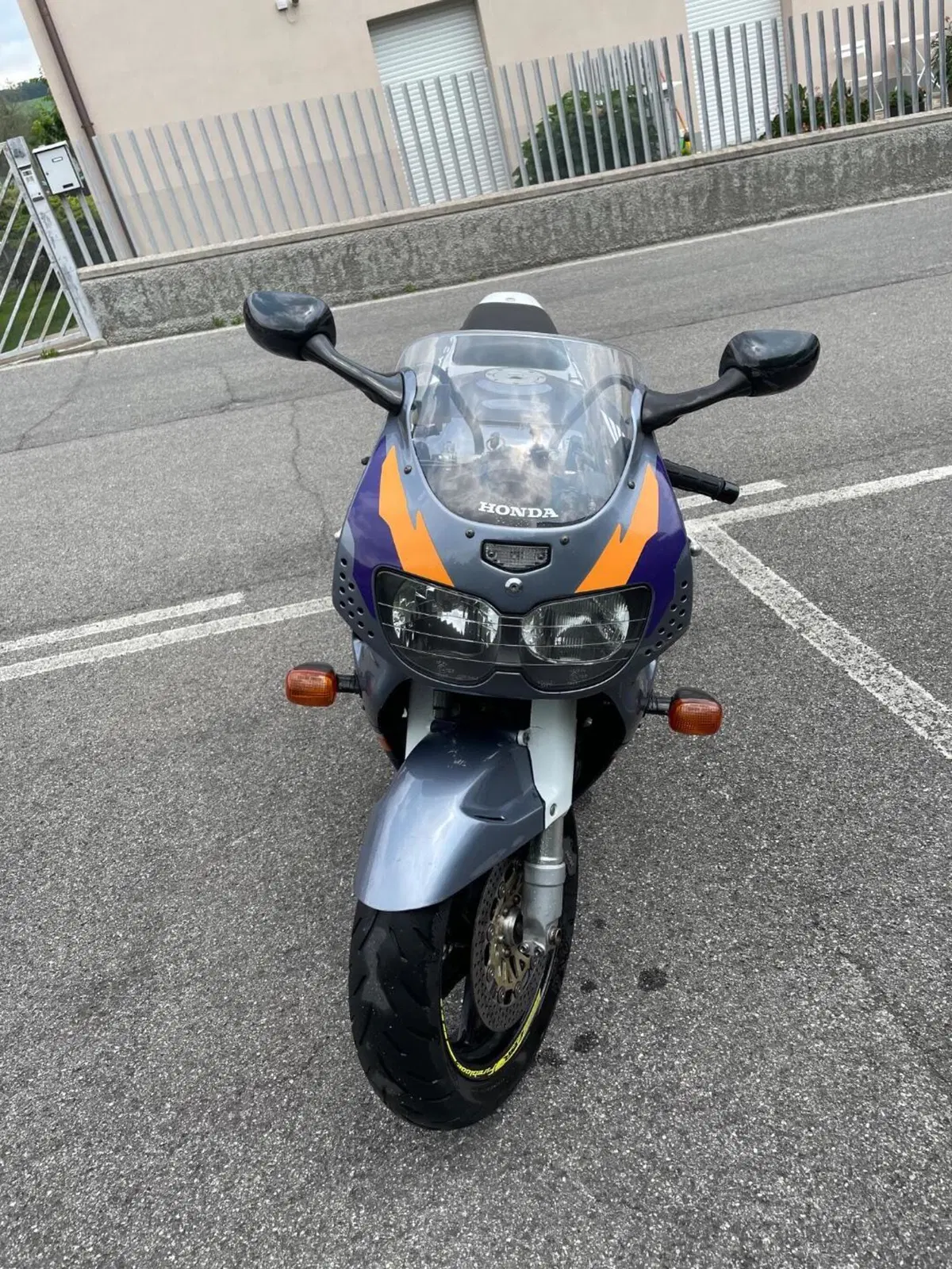 Honda CBR 900 RR Fireblade (7)