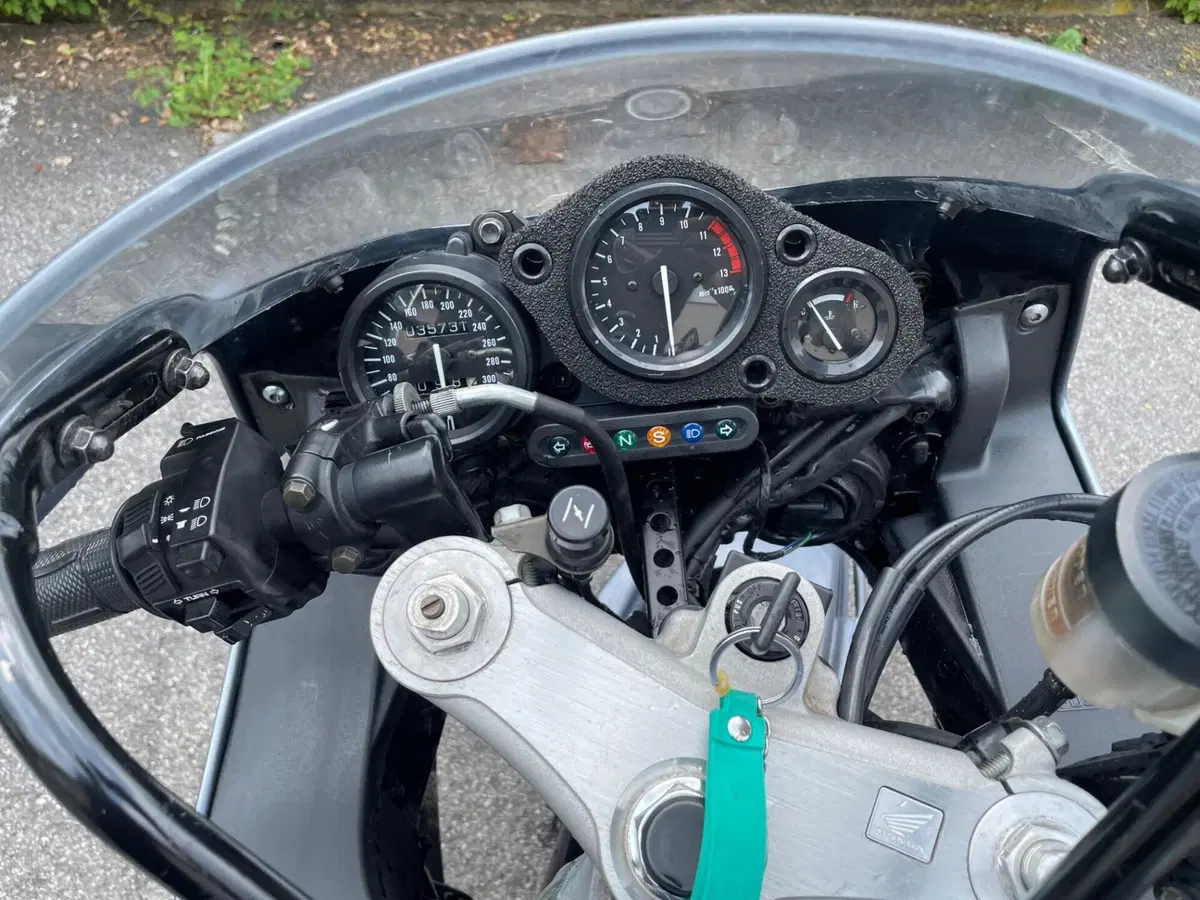 Honda CBR 900 RR Fireblade (8)